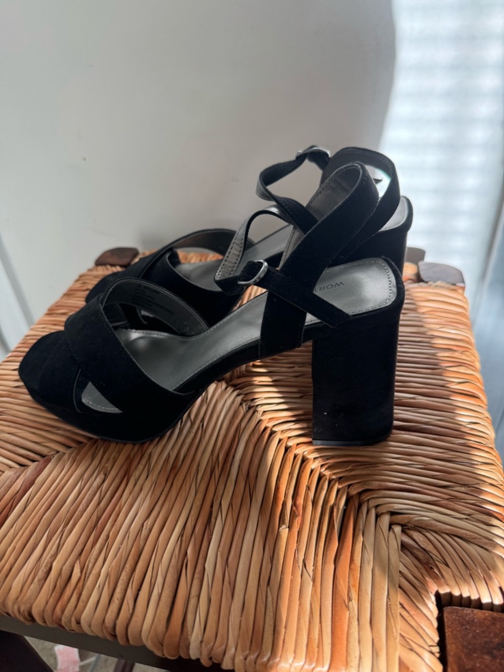 Worthington Black Suede Crisscross Block Heel Sandals size 7.5